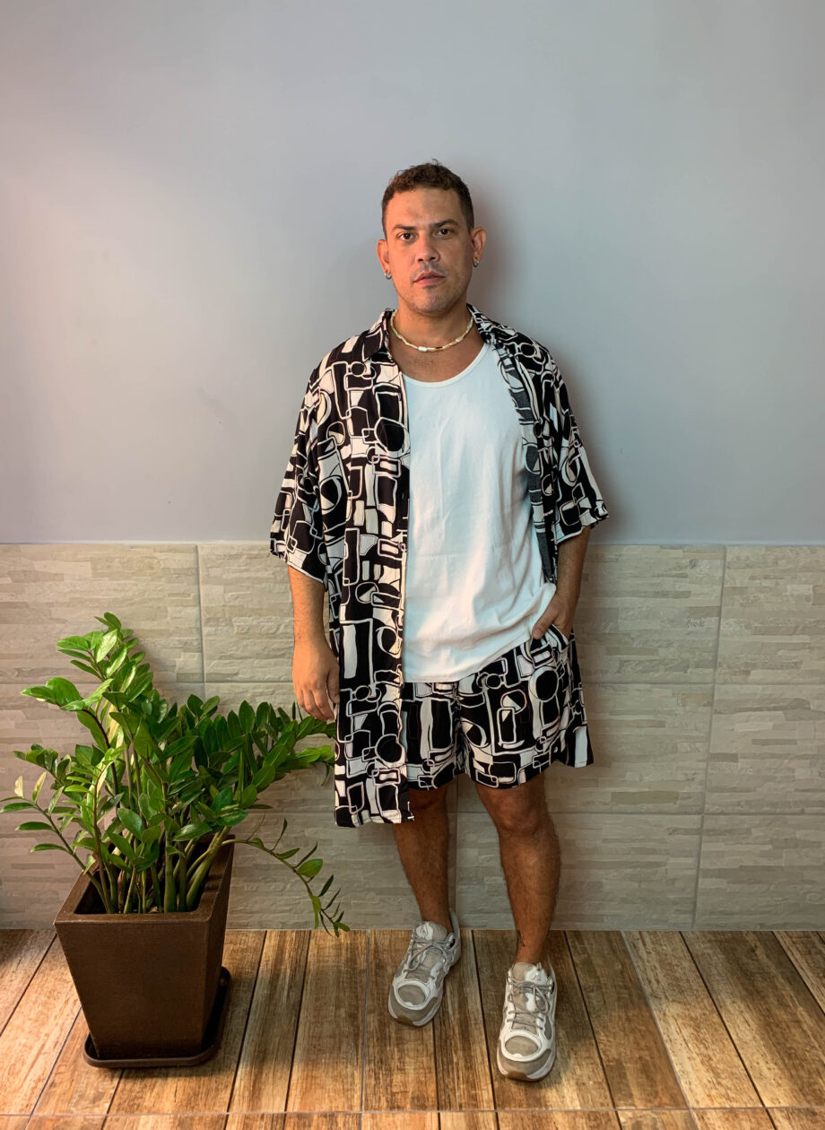 Short abstrato preto e branco